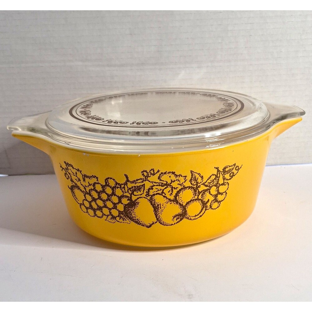 Pyrex Fruit Pattern Yellow Milk Glass Oval Casserole w/ Lid 475-C 2 Qt
